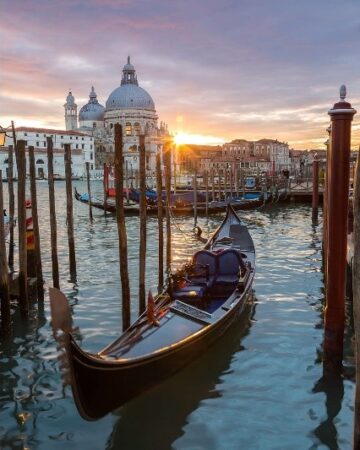 gondola ride, book gondola ride, romantic gondola ride, venice tour